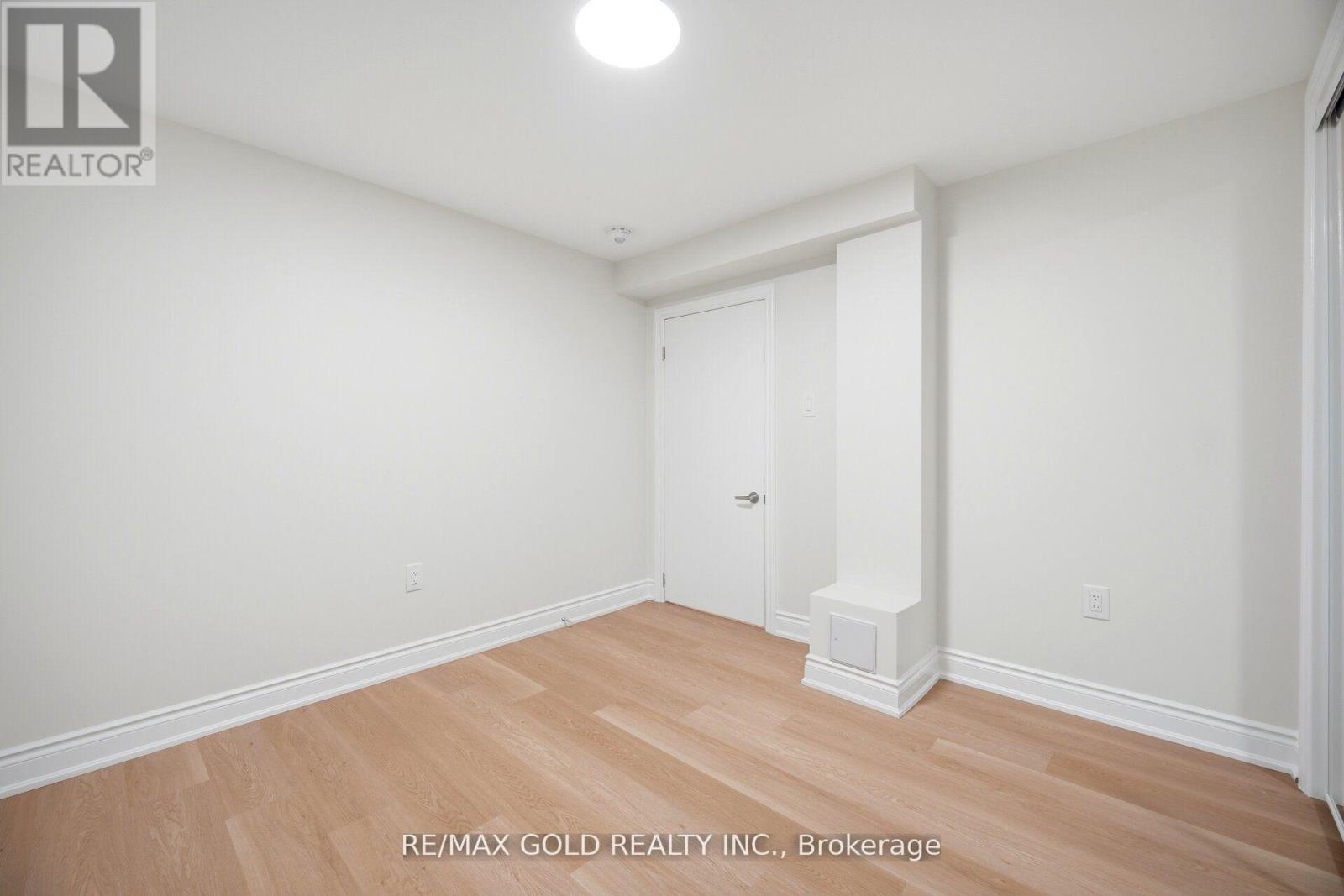 37 LORD SIMCOE DRIVE - 42