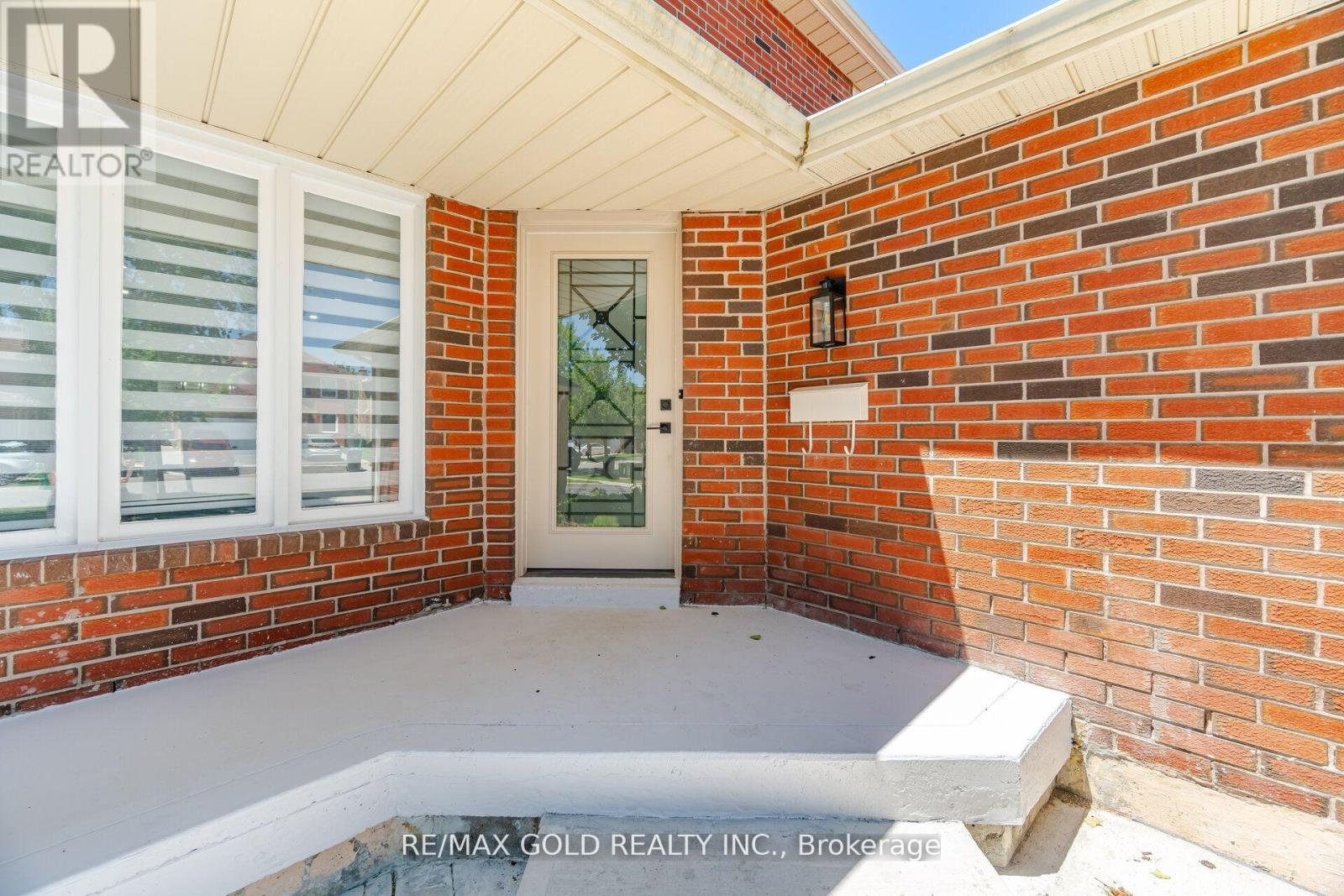 37 LORD SIMCOE DRIVE - 5