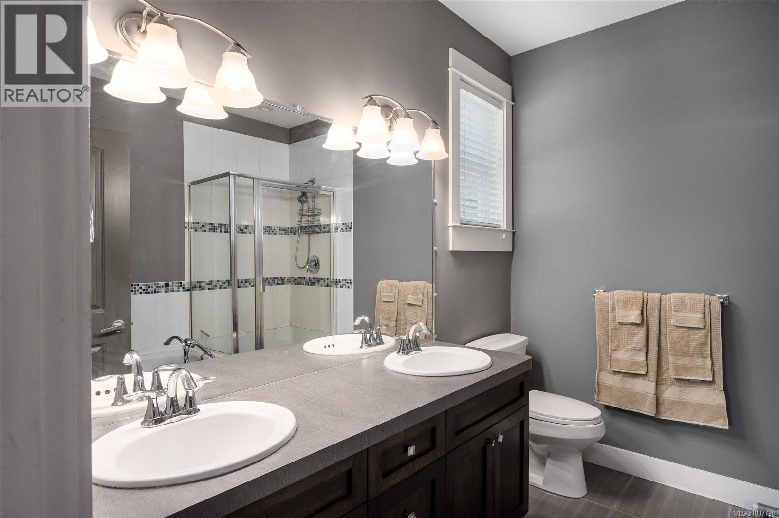 6196 Strathcona Pl - 24