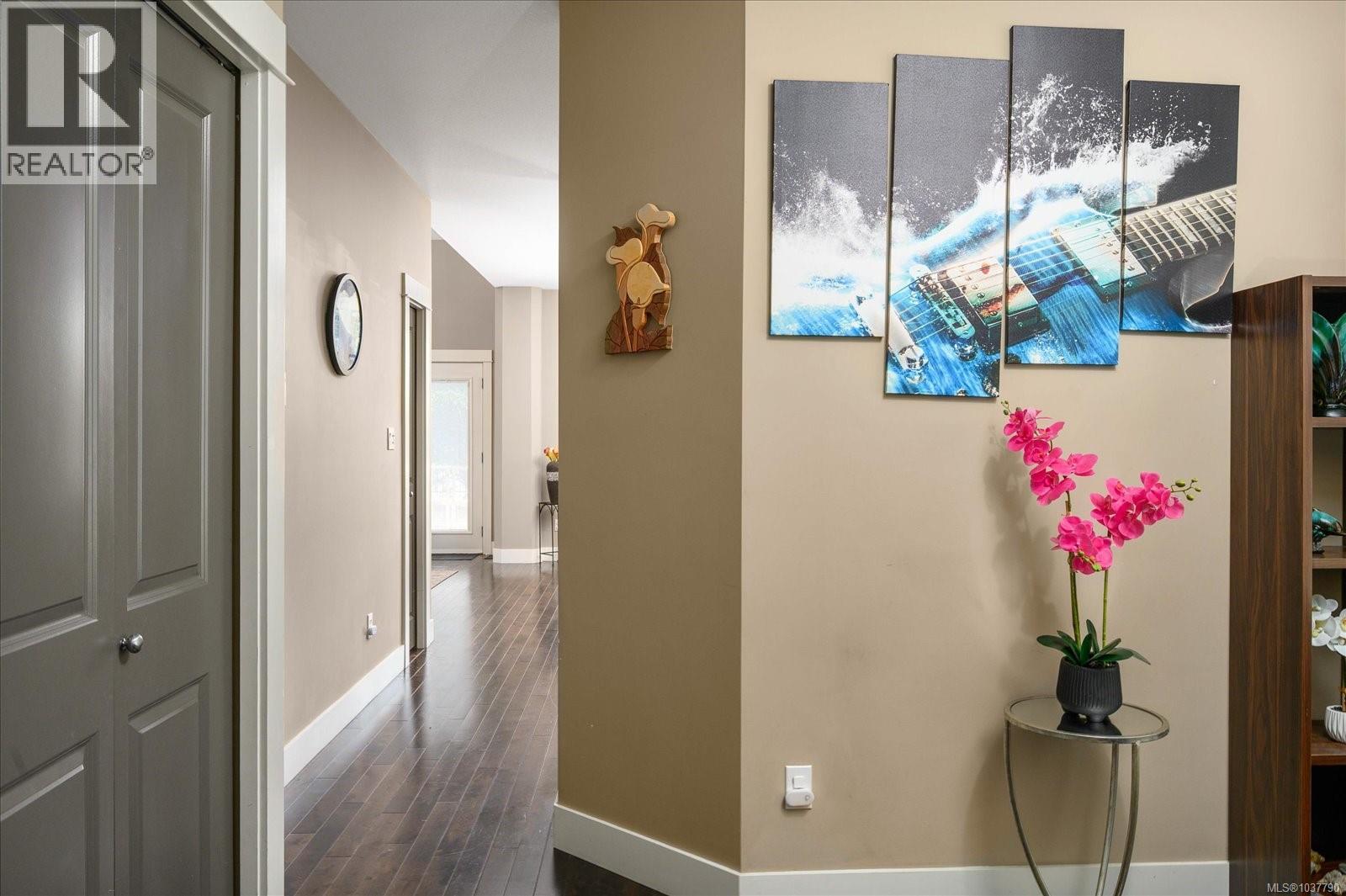 6196 Strathcona Pl - 9