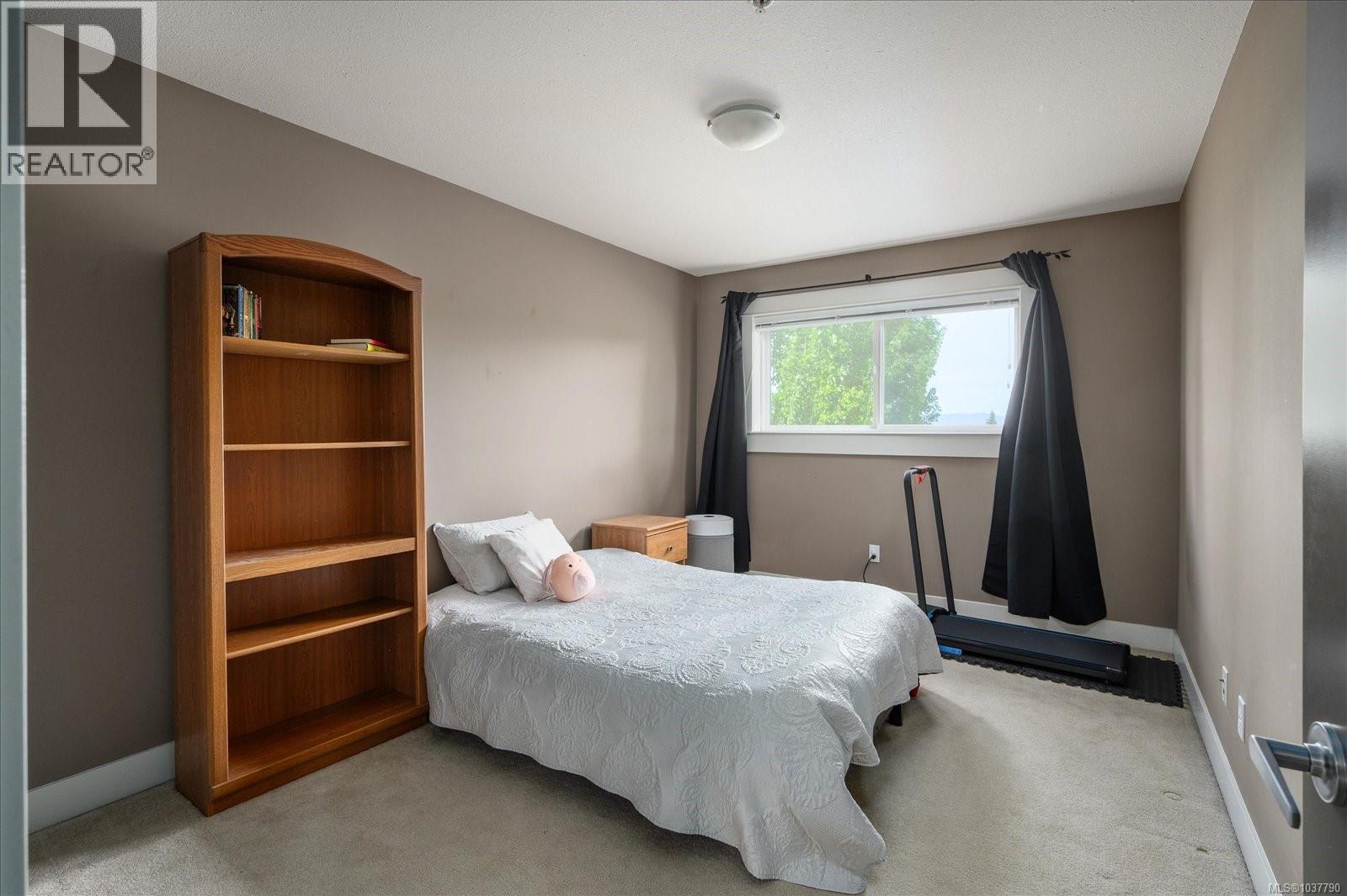 6196 Strathcona Pl - 27