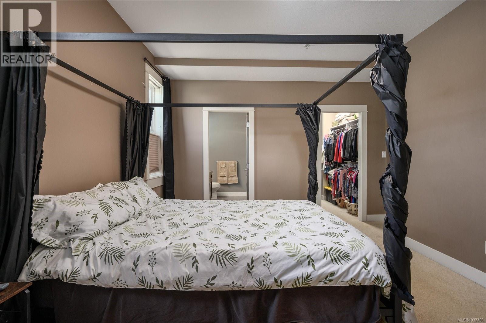 6196 Strathcona Pl - 23