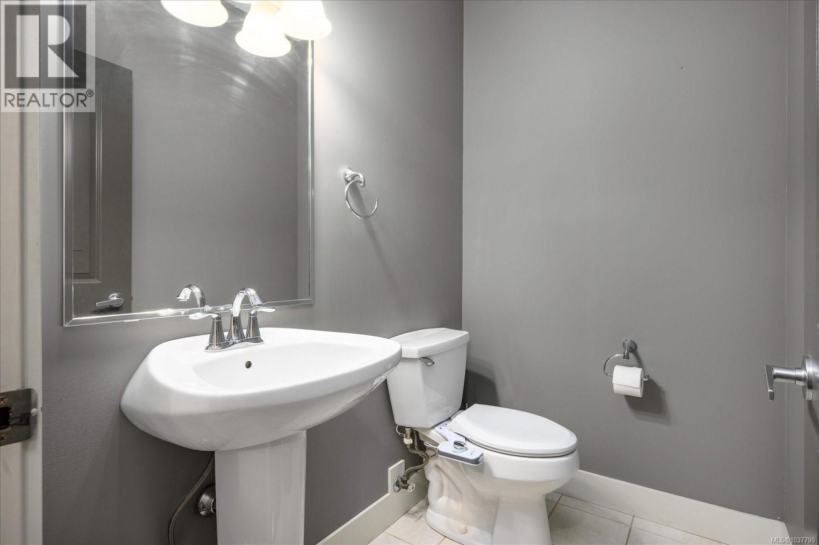 6196 Strathcona Pl - 7