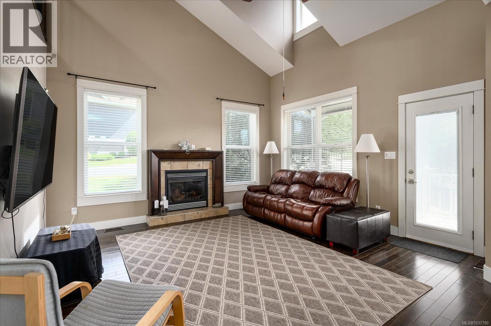 6196 Strathcona Pl - 16