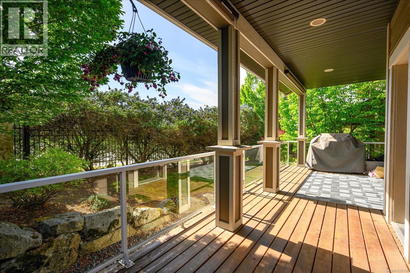 6196 Strathcona Pl - 19