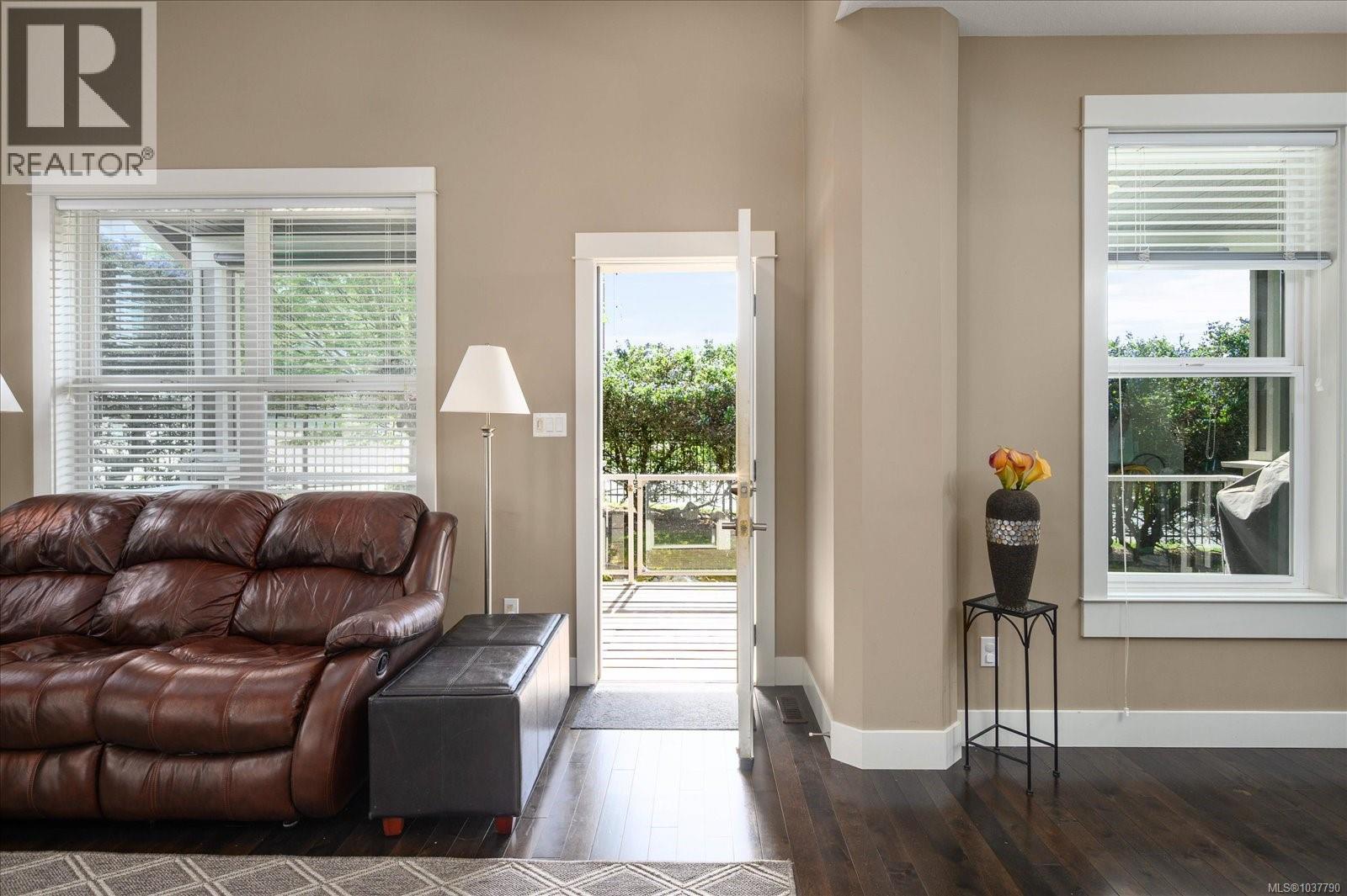 6196 Strathcona Pl - 17