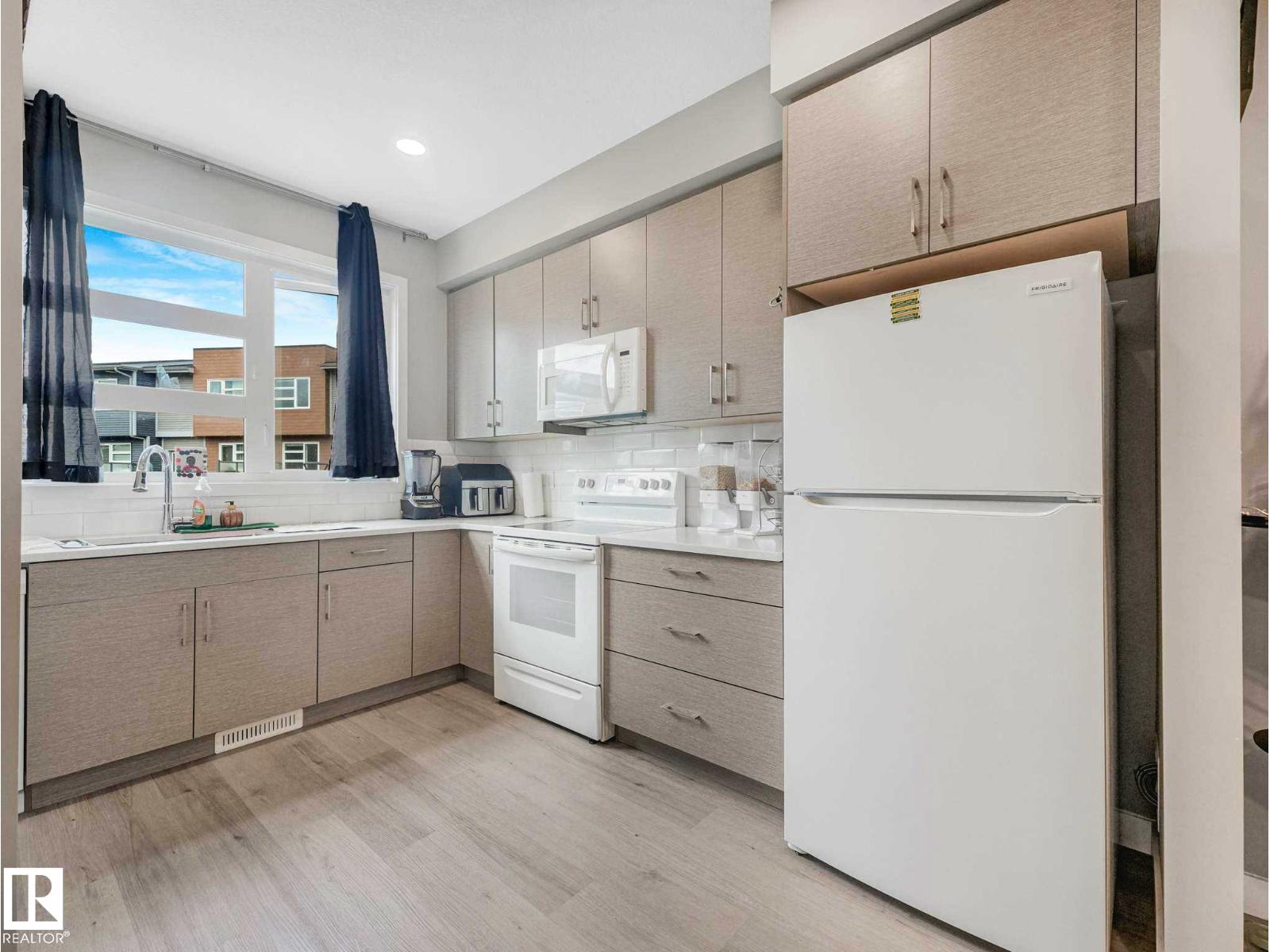 #92 17635 58 ST NW - photo 3