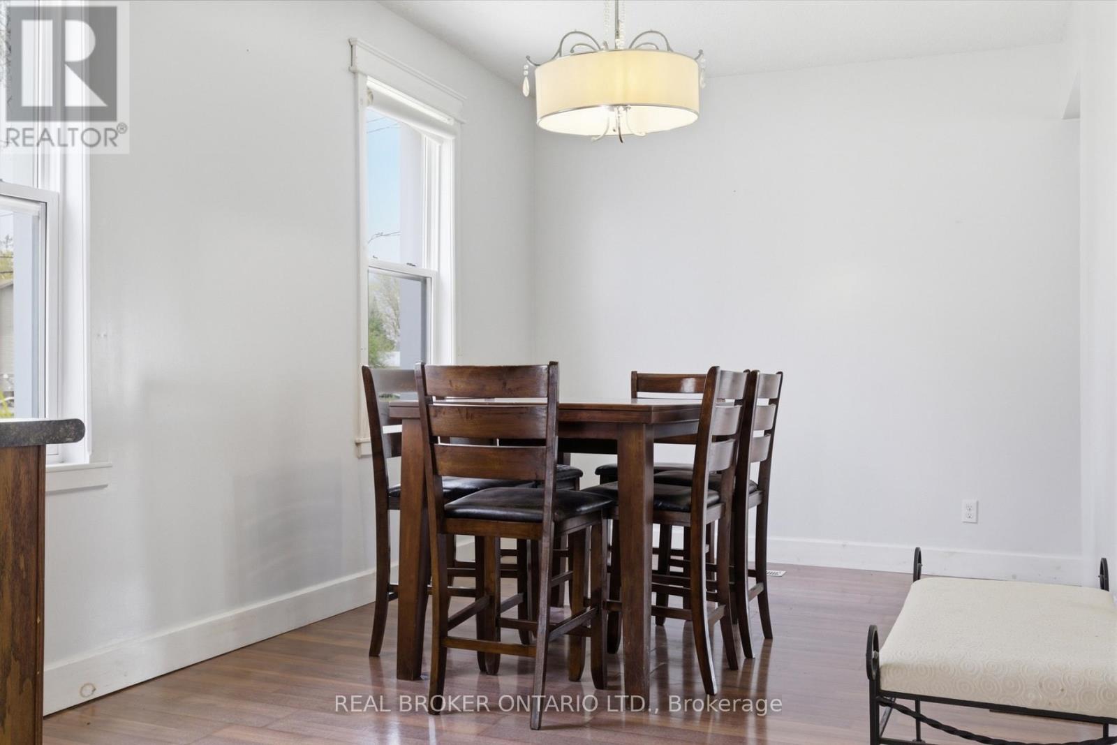 368 WELLINGTON AVENUE S - 14