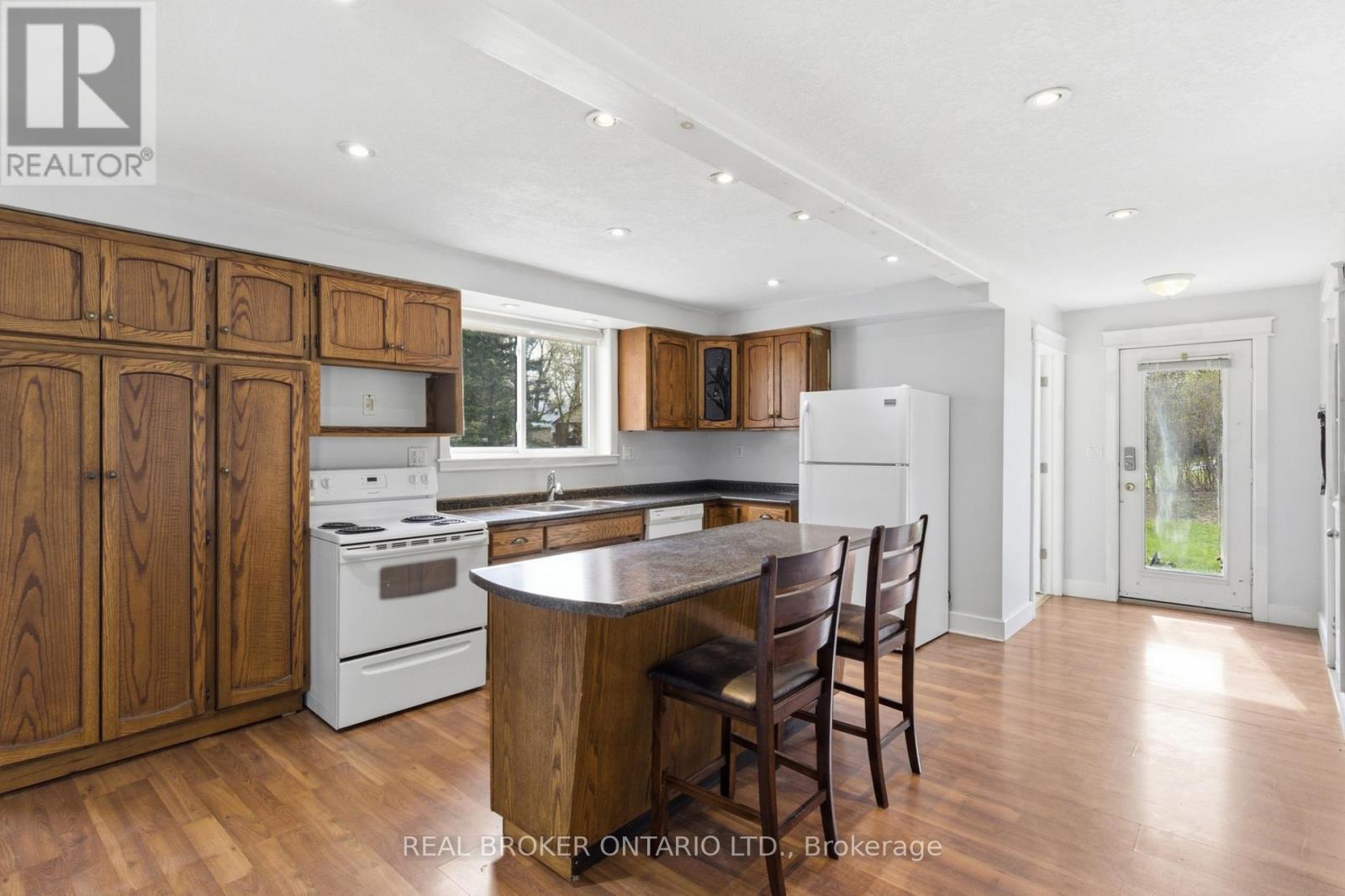 368 WELLINGTON AVENUE S - 16