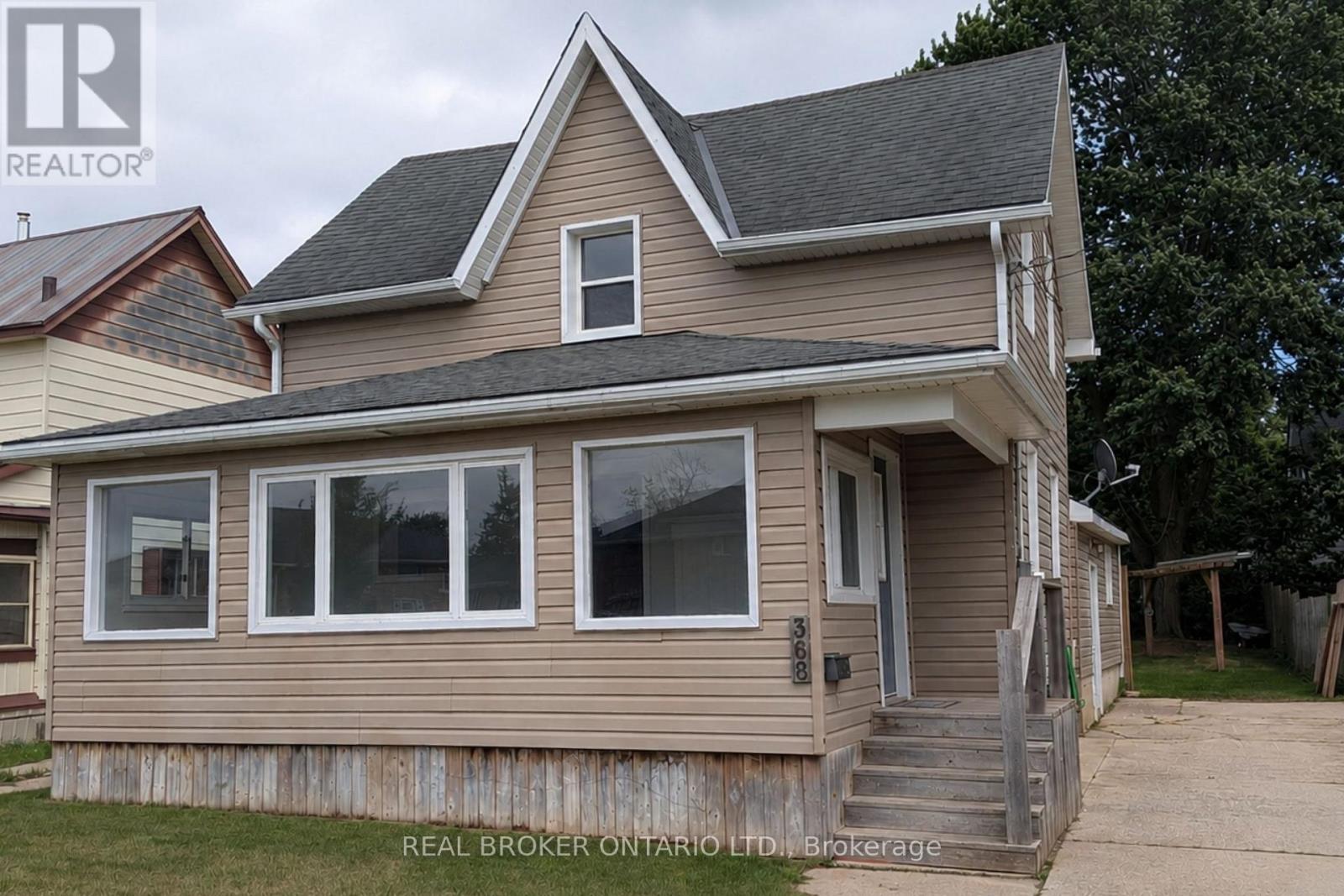 368 WELLINGTON AVENUE S - 2