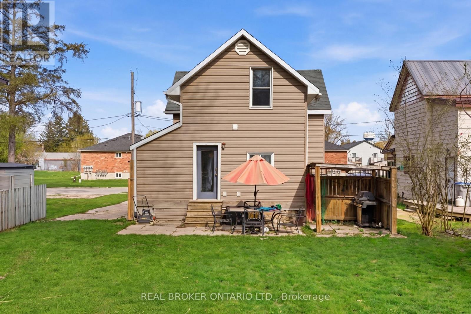 368 WELLINGTON AVENUE S - 35