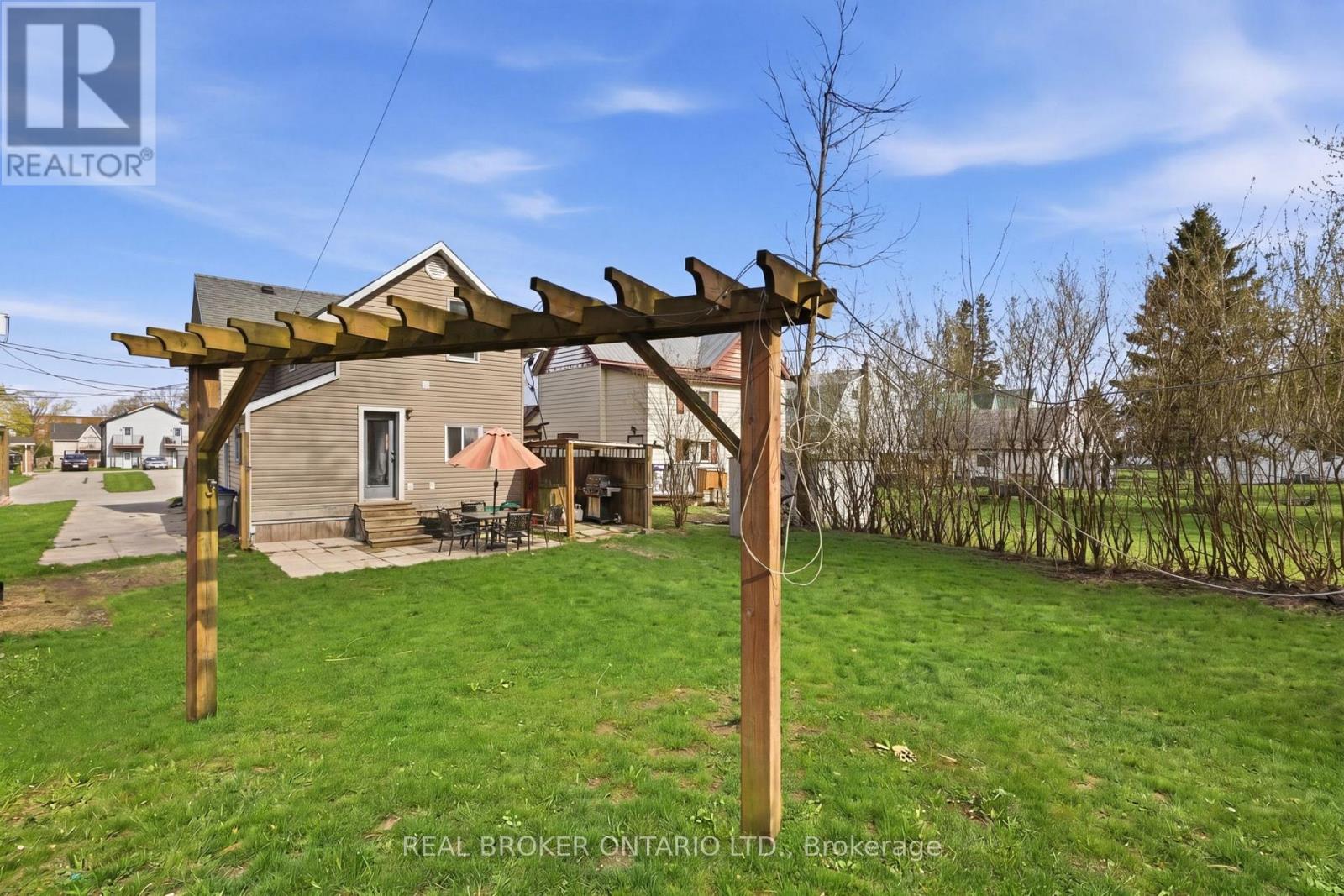 368 WELLINGTON AVENUE S - 37
