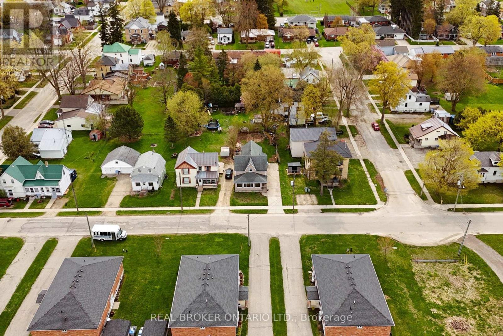 368 WELLINGTON AVENUE S - 41