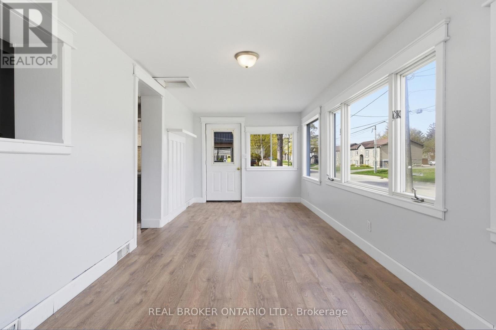 368 WELLINGTON AVENUE S - 6