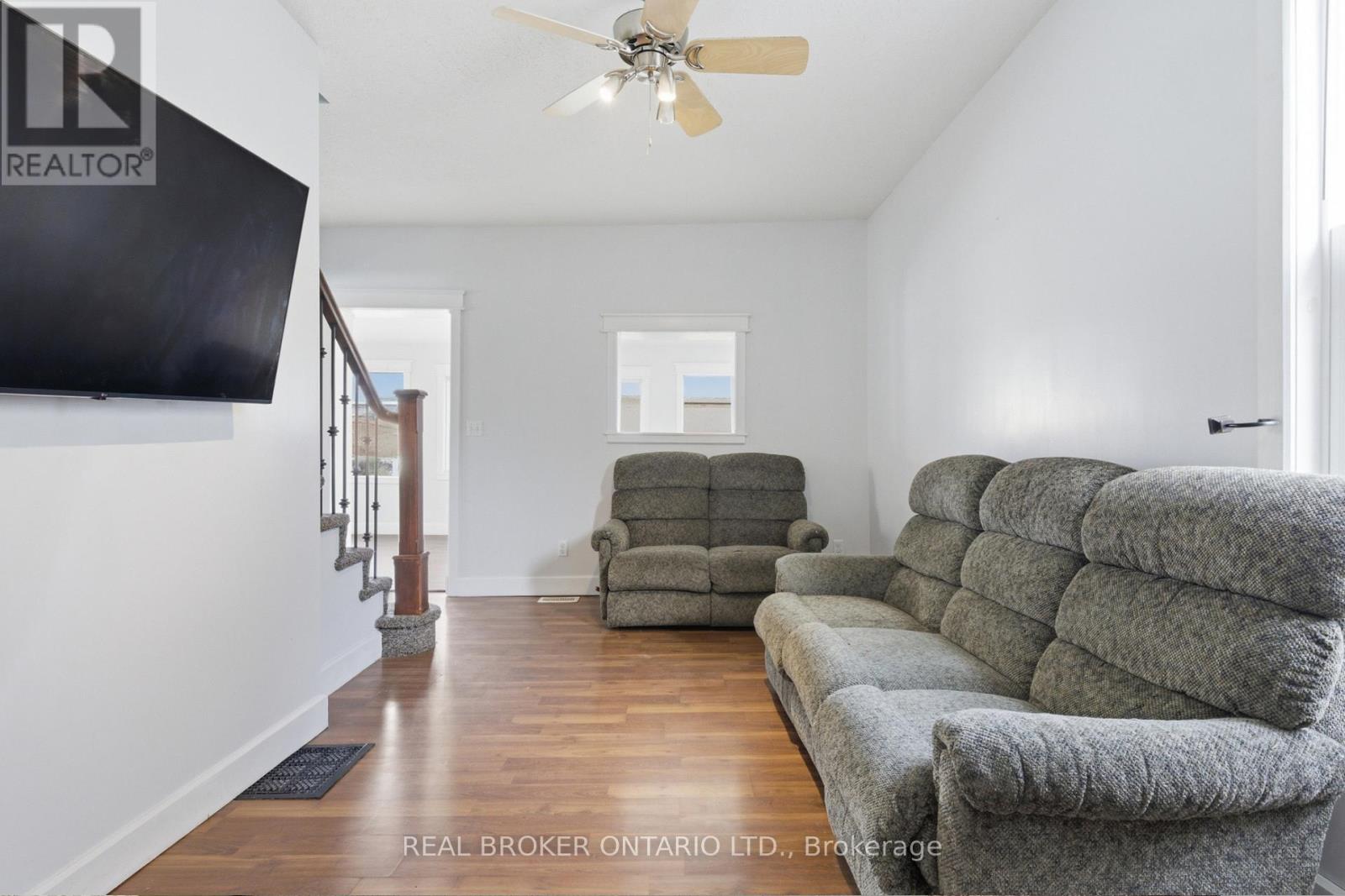 368 WELLINGTON AVENUE S - 9