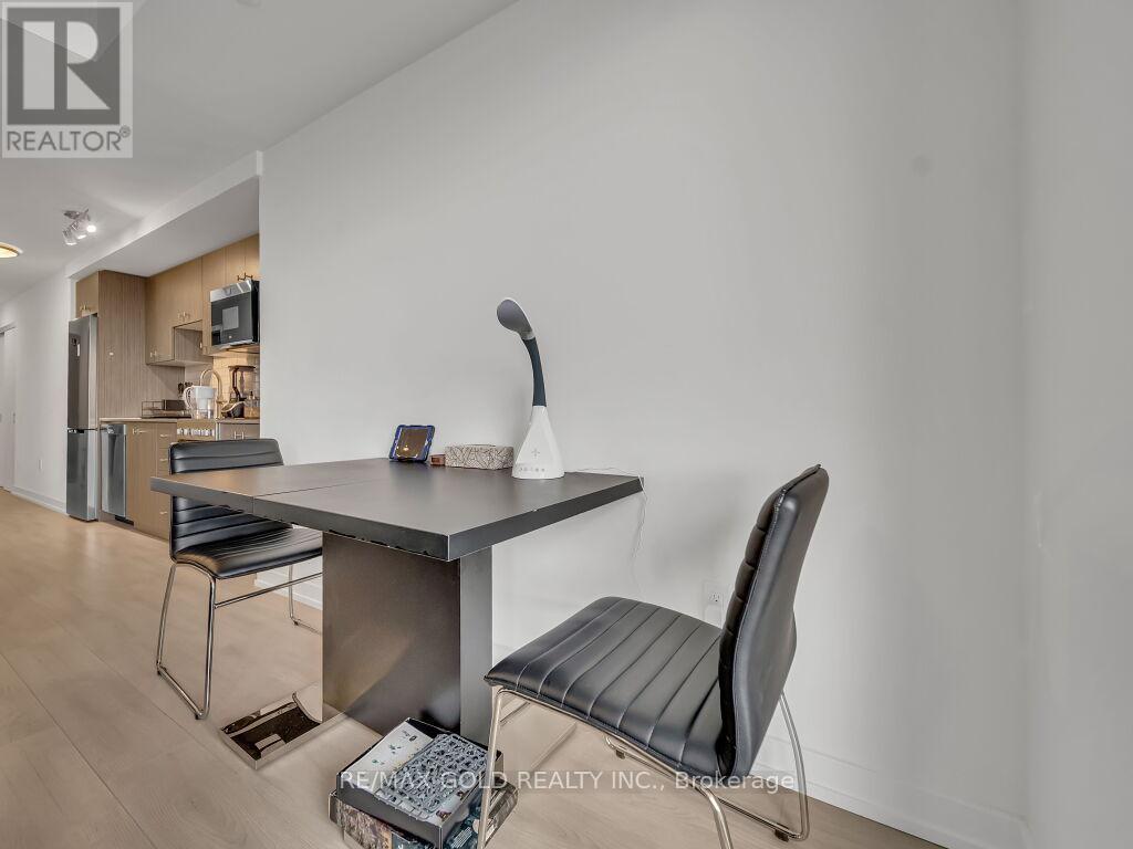 #1405 5 WELLINGTON STREET - 32