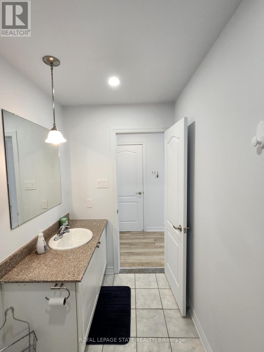 #909 135 JAMES STREET S - Image 14