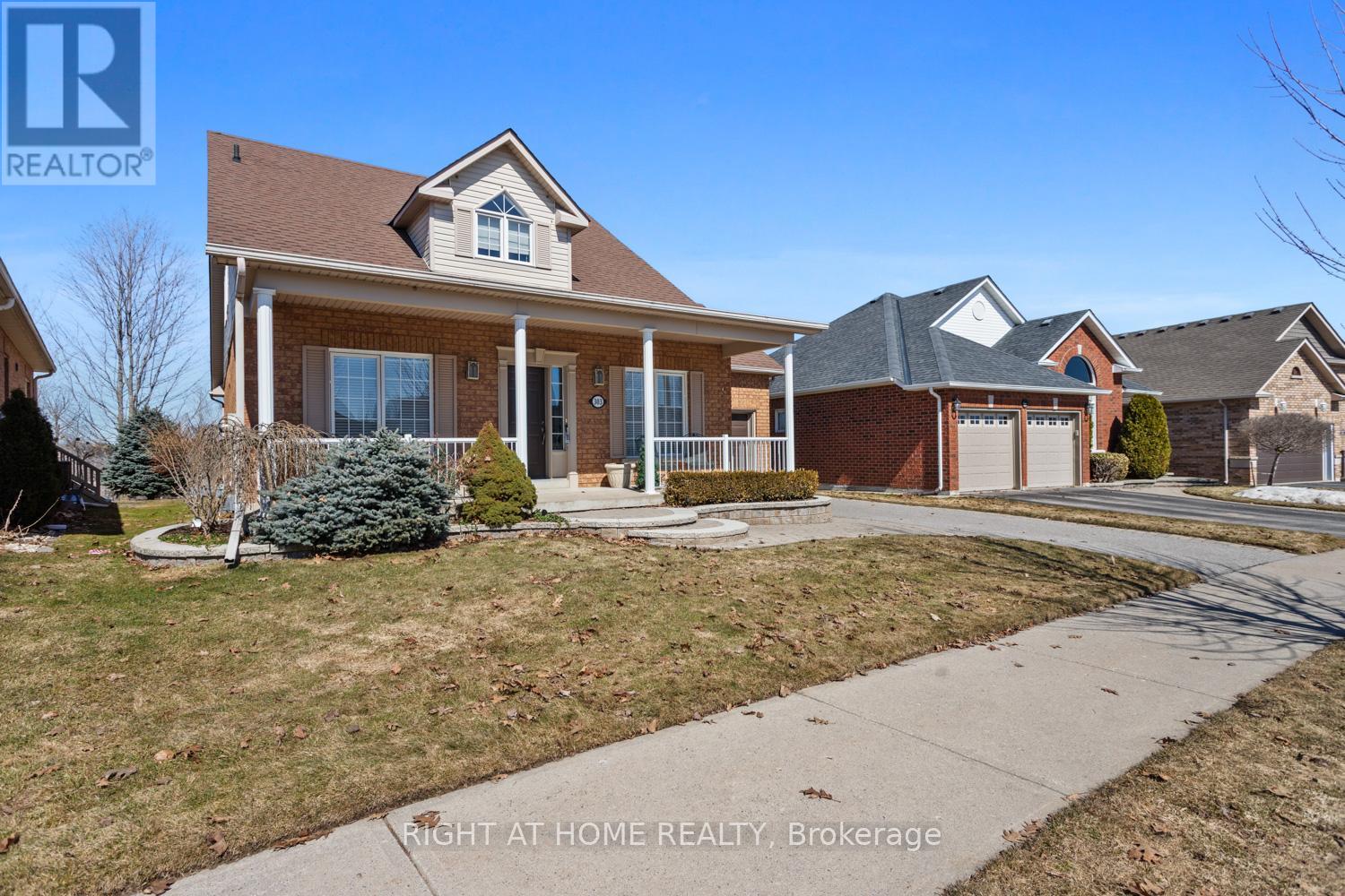 303 WATERBURY CRESCENT - 4