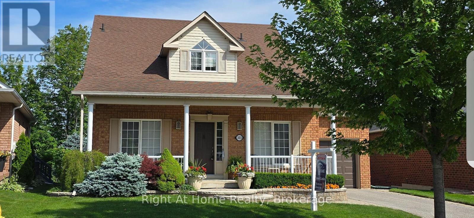 303 WATERBURY CRESCENT - 1