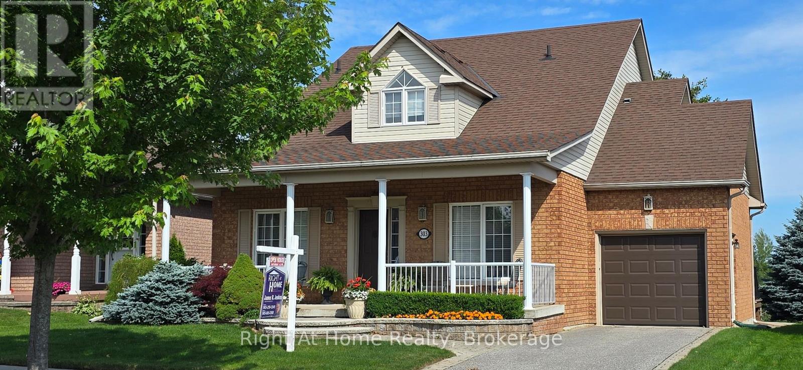 303 WATERBURY CRESCENT - 2