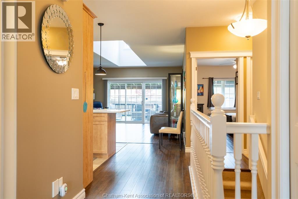 27 McIntosh AVENUE - 11