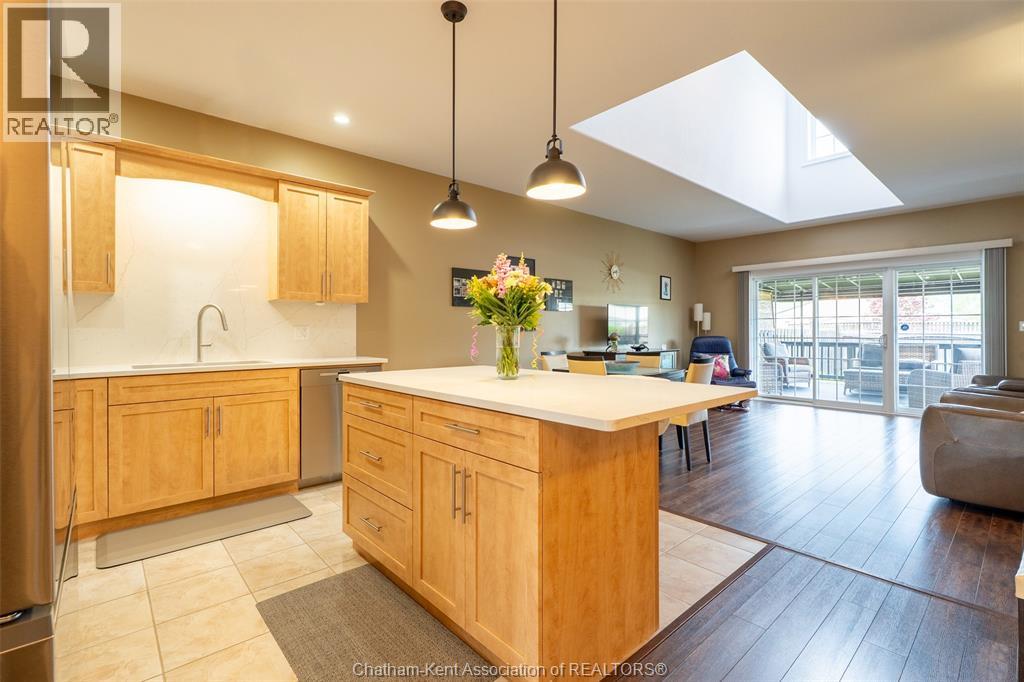 27 McIntosh AVENUE - 12