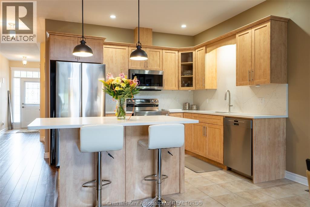 27 McIntosh AVENUE - 14