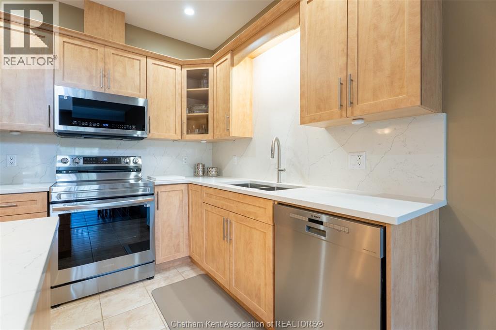 27 McIntosh AVENUE - 16