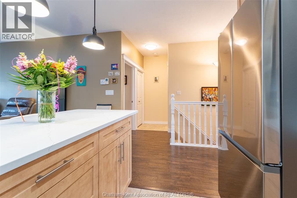 27 McIntosh AVENUE - 17