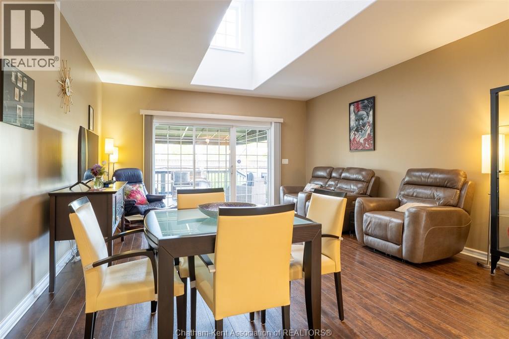 27 McIntosh AVENUE - 19