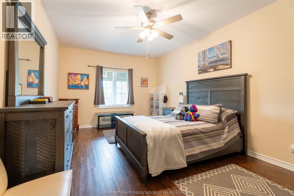27 McIntosh AVENUE - 20