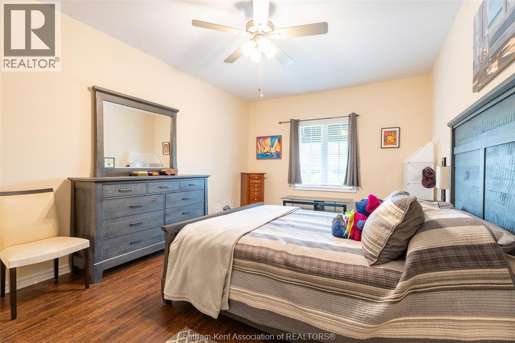 27 McIntosh AVENUE - 21