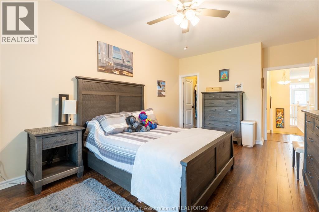 27 McIntosh AVENUE - 22