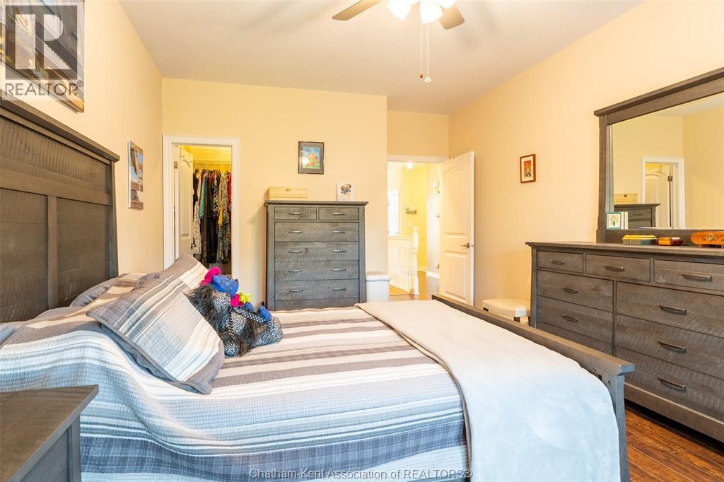 27 McIntosh AVENUE - 23