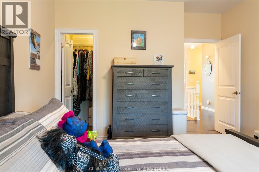 27 McIntosh AVENUE - 24