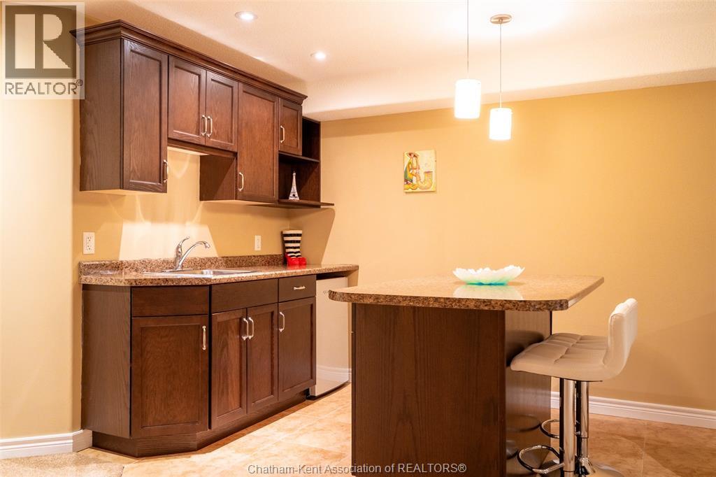 27 McIntosh AVENUE - 30
