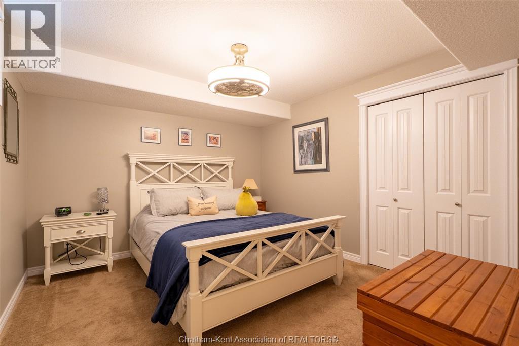 27 McIntosh AVENUE - 33