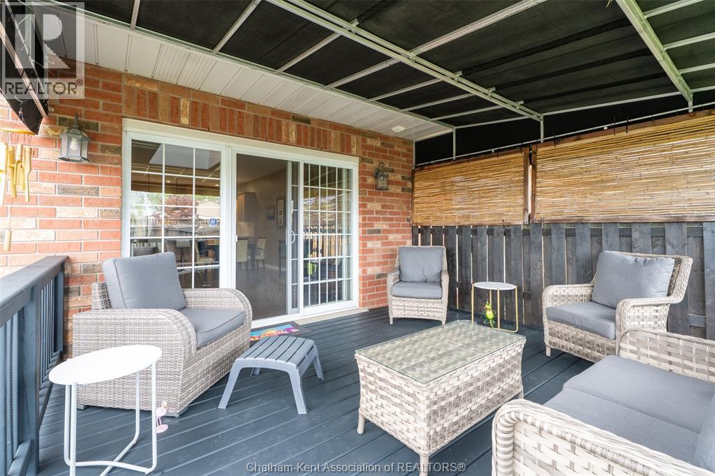 27 McIntosh AVENUE - 39