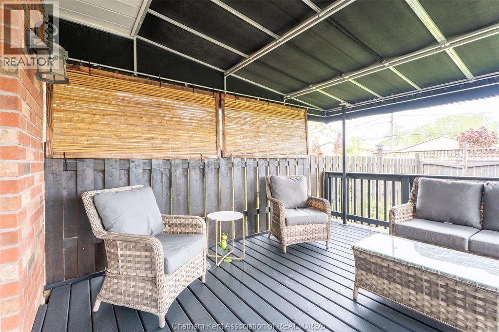 27 McIntosh AVENUE - 41