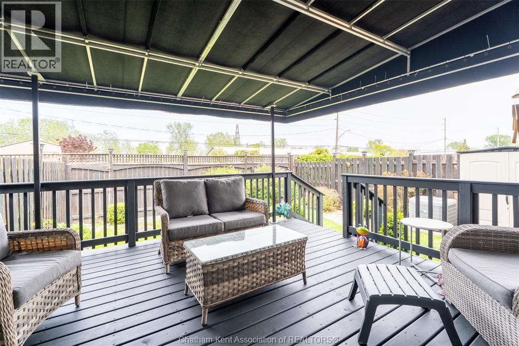 27 McIntosh AVENUE - 42