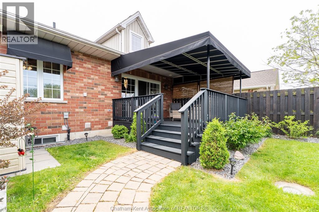 27 McIntosh AVENUE - 44