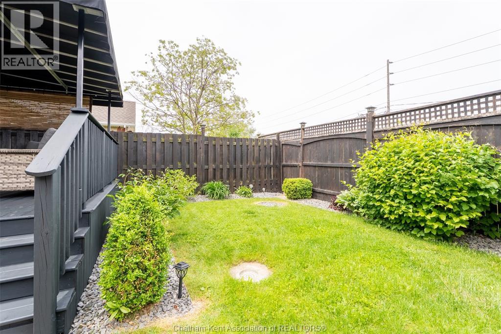 27 McIntosh AVENUE - 45