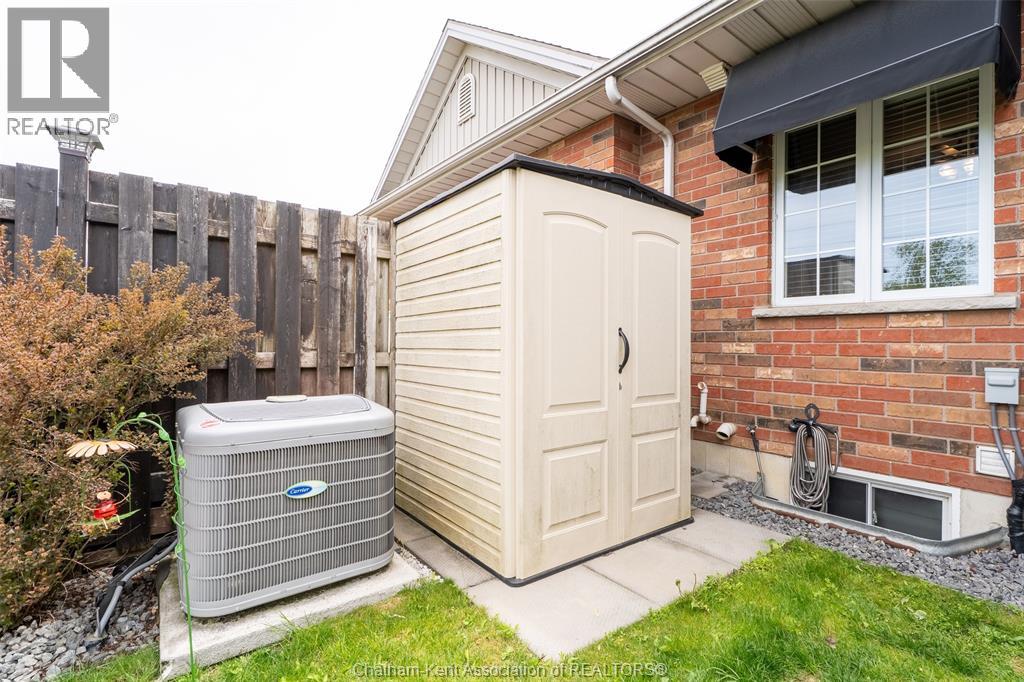 27 McIntosh AVENUE - 46