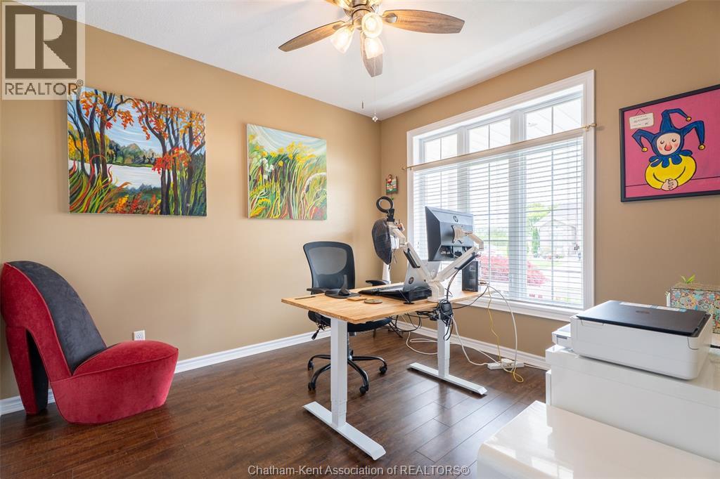 27 McIntosh AVENUE - 6