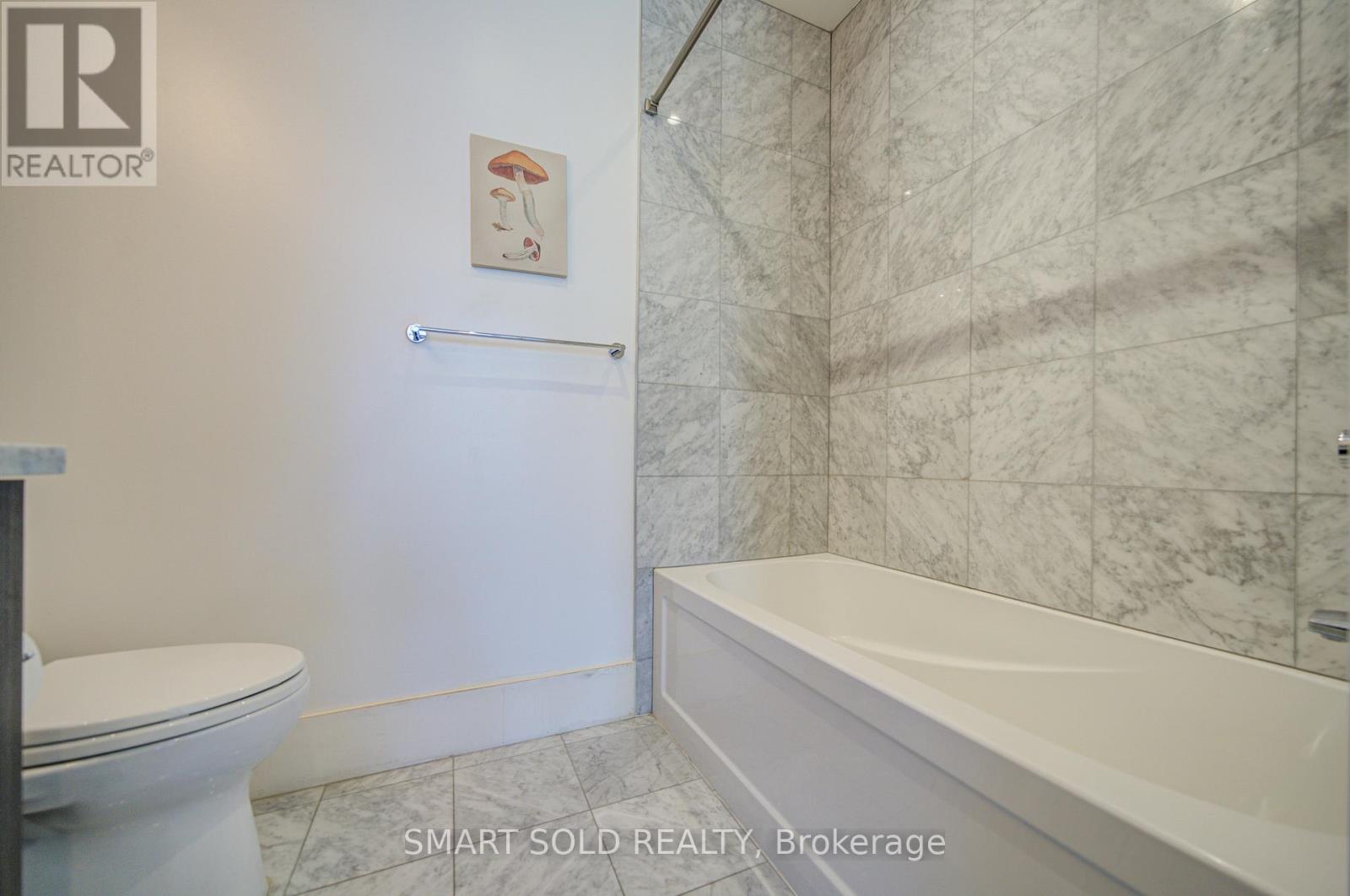 #436 39 QUEENS QUAY E - 20