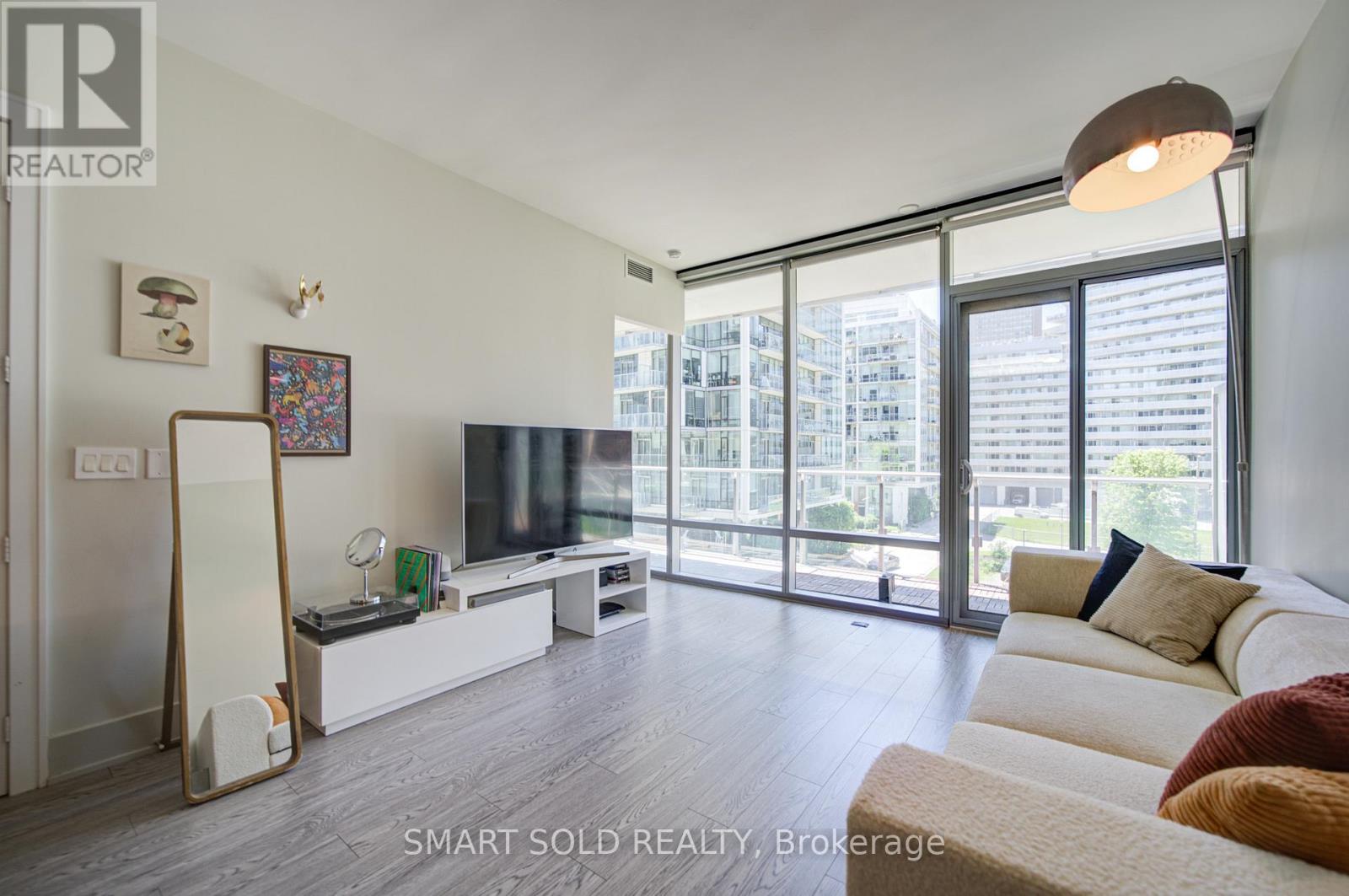 #436 39 QUEENS QUAY E - 12