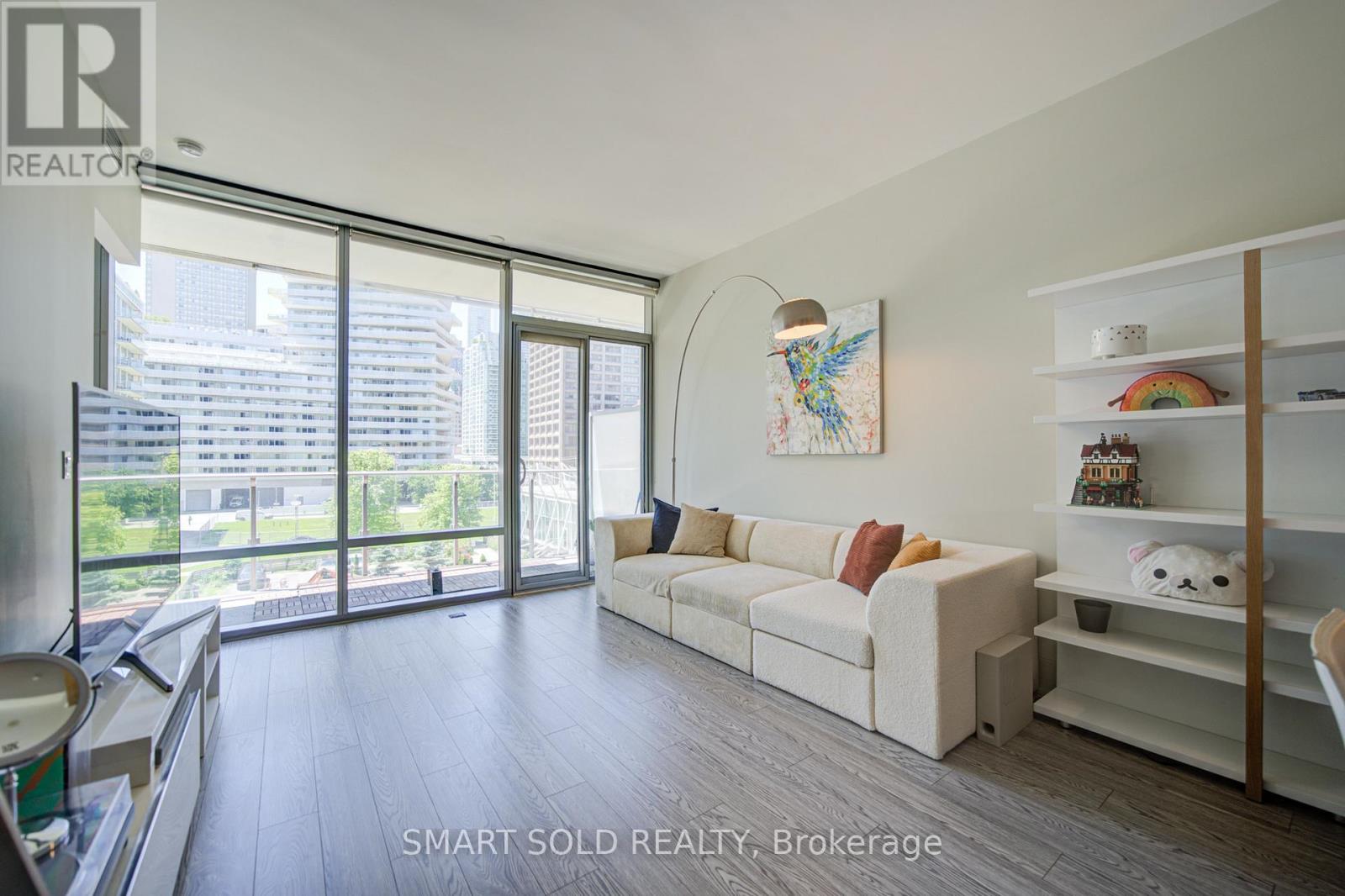#436 39 QUEENS QUAY E - 10