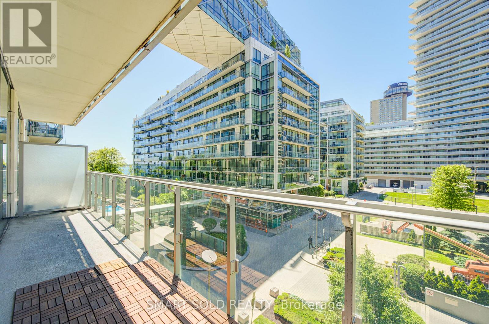 #436 39 QUEENS QUAY E - 28