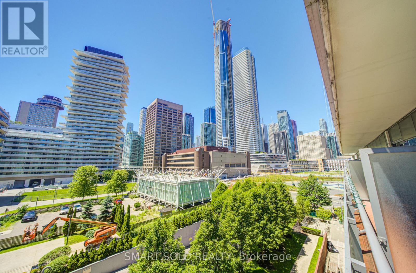 #436 39 QUEENS QUAY E - 31