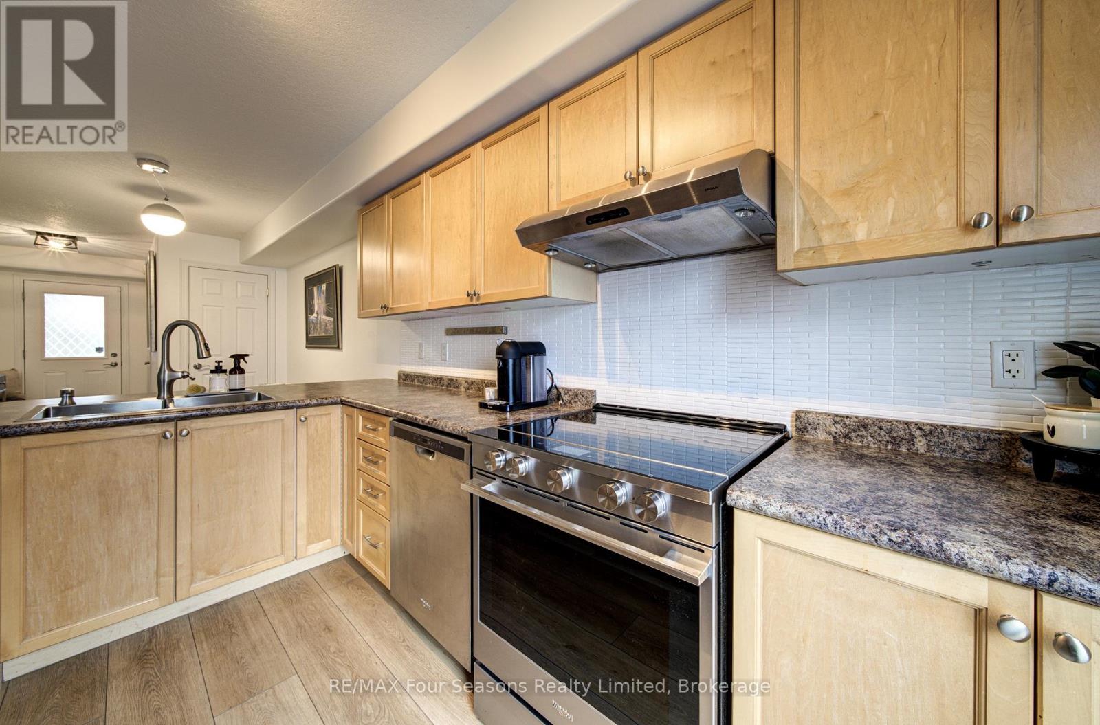 60 BARR STREET - 13